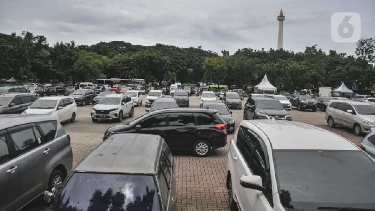 DKI Terapkan Tarif Parkir Tertinggi, Prabowo Tinjau Karhutla Kalteng