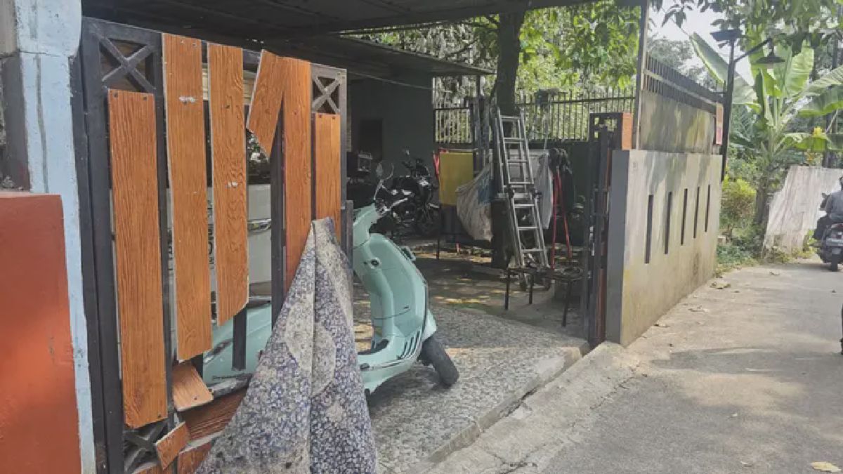 Cekcok Tetangga di Depok, Garasi Rumah Rusak Parah