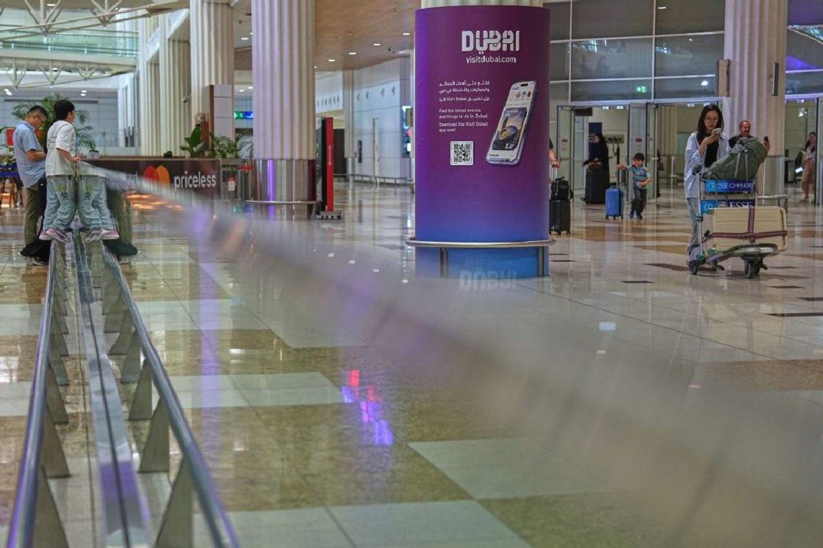 Lalu Lintas Bandara Dubai Anjlok Tajam di Kuartal II Akibat Perang Iran
