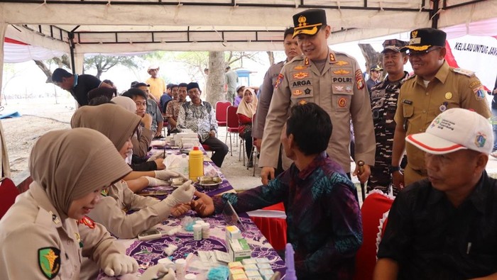 Sambut Hari Bhayangkara ke-80, Polres Kepulauan Seribu Gelar Bakti Sosial dan Religi di Pulau Untung Jawa