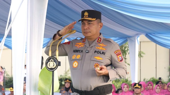 Upacara Kenaikan Pangkat Massal di Hari Bhayangkara ke-80, Kapolda Riau Tekankan Integritas