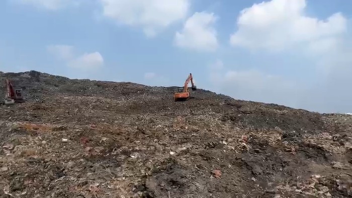 JUMLAH PENGUNGSI KEBAKARAN TPA JATIWARINGIN BERTAMBAH JADI 232 JIWA