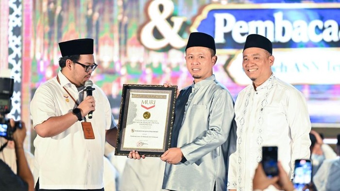 Raih MURI, 9.184 ASN Pekanbaru Serentak Baca Surah Al-Mulk di Masjid An Nur