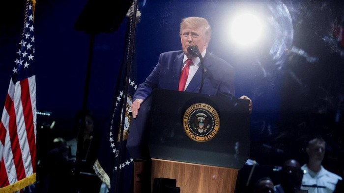 Trump Langsung Hubungi Presiden FIFA Minta Kartu Merah Striker AS Ditinjau Ulang