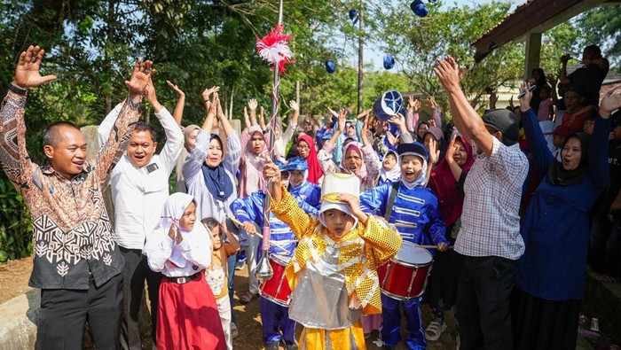 Presiden Prabowo Apresiasi Kreativitas Siswa SDN Sukabumi, Kirim Alat Drumben Baru Usai Aksi Viral