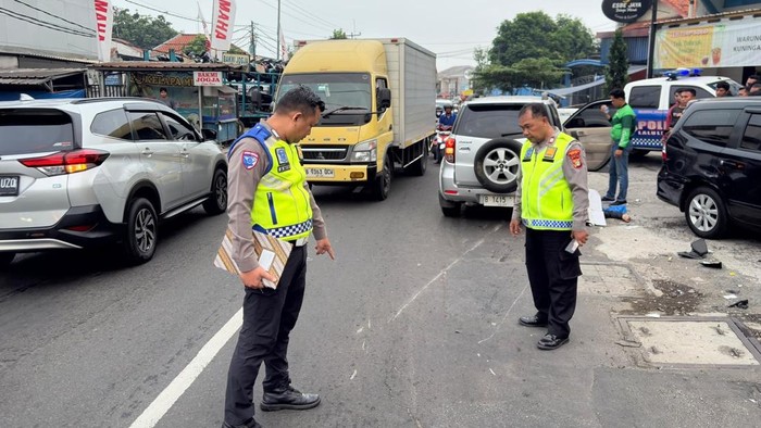 Mobil Oleng Lawan Arus Tewaskan Pemotor di Jalan Tole Iskandar Depok, Sopir Diduga Hilang Konsentrasi