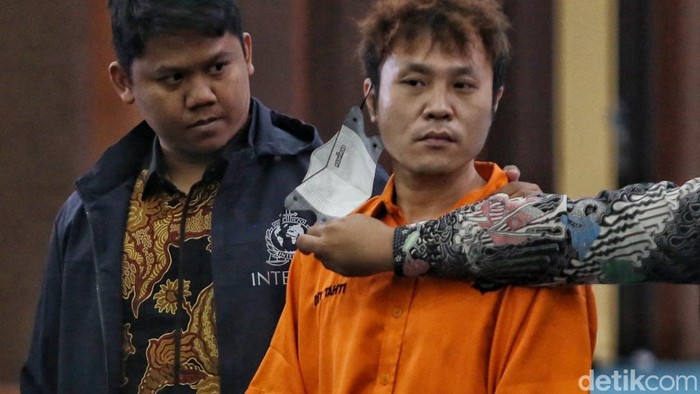 Buronan Prioritas Utama Interpol Beijing Ditangkap di Bandara Soekarno-Hatta Usai Pelacakan Lintas Negara