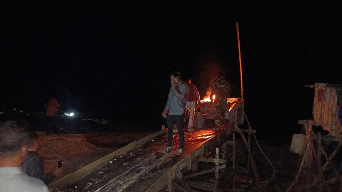Operasi Senyap di Malam Hari, Polisi Musnahkan 2 Rakit PETI di Kuansing
