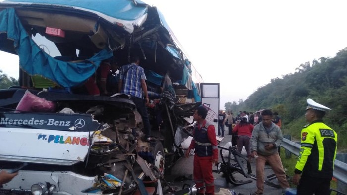 Kronologi Lengkap Kecelakaan Maut Bus Pelangi di Tol Permai, Sopir Kabur Jadi Buruan Polisi