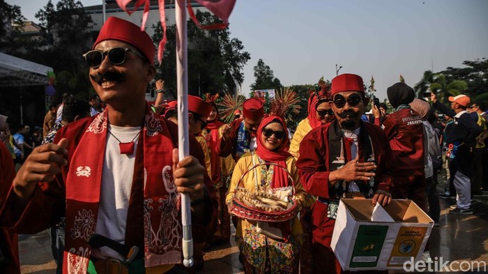 Jalan Berusia 499 Tahun: Pesona Betawi Hingga Replika LRT Mewarnai Parade Jakarta