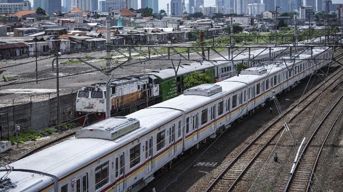 Pria Tewas Tertemper KRL di Stasiun Jurangmangu, Polisi Olah TKP