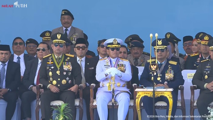 Presiden Prabowo Pimpin Upacara Hari Bhayangkara ke-80, Sejumlah Mantan Kapolri Hadir