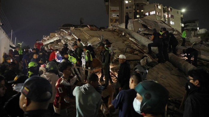 CARACAS  – Sebuah gempa bumi berkekuatan dahsyat mengguncang ibu kota Venezuela pada Kamis (22/5/2025) pagi waktu setempat. Laporan yang dihimpun media kami menyebutkan, guncangan kuat terjadi selama lebih dari 30 detik, memicu kepanikan massal di seluruh penjuru kota. Warga berhamburan keluar dari rumah, perkantoran, dan pusat perbelanjaan saat bangunan-bangunan di sekitar mereka mulai retak dan ambruk.