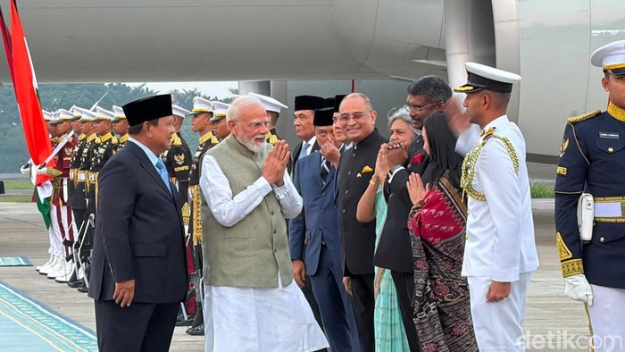 Usai Lepas PM Singapura, Prabowo Sambut Kedatangan PM India Modi di Halim