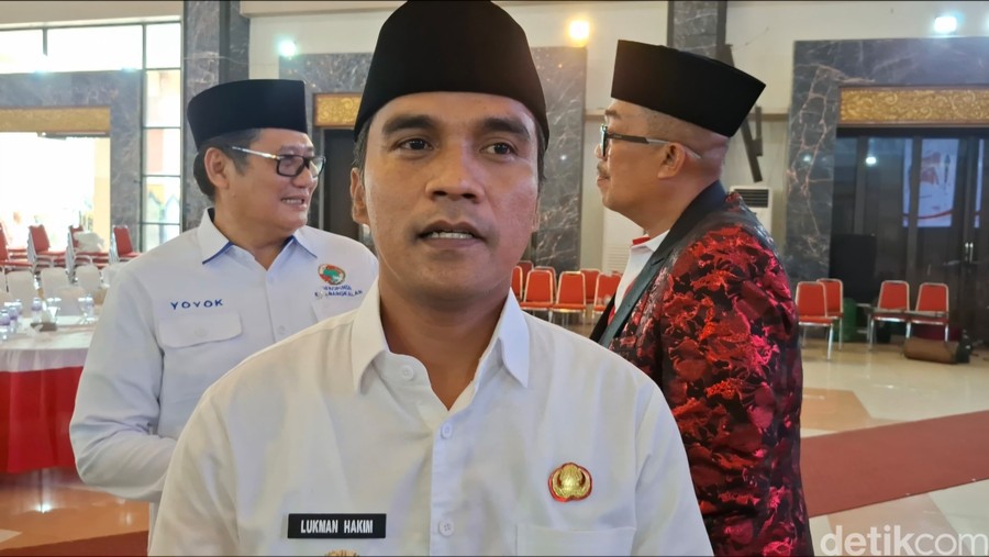 Pemkab Bangkalan Borong Makanan dan Minuman PKL di Alun-Alun, Dibagikan Gratis ke Warga Sambut Presiden Prabowo