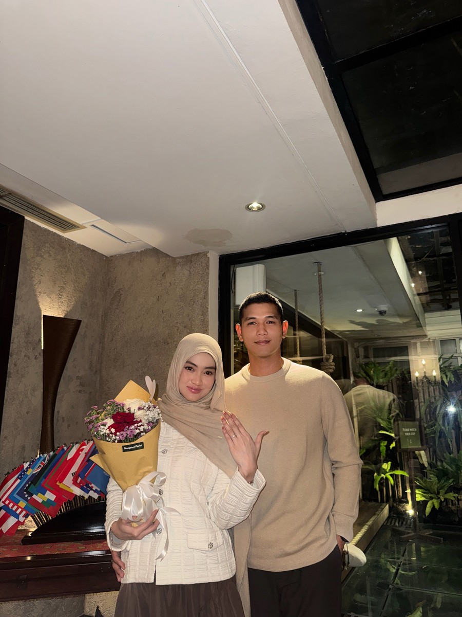 Eltasya Natasha Resmi Dilamar Bagas Wahyu di Momen Ulang Tahun ke-26