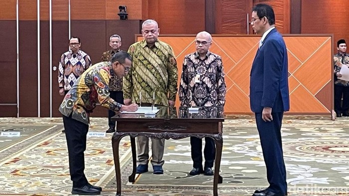 Purbaya Lantik Dirjen Anggaran & Dirjen Kekayaan Baru, Ini Sosoknya