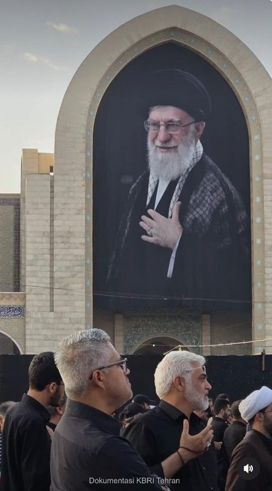 Momen Dubes RI di Teheran Hadiri Penghormatan Terakhir Khamenei