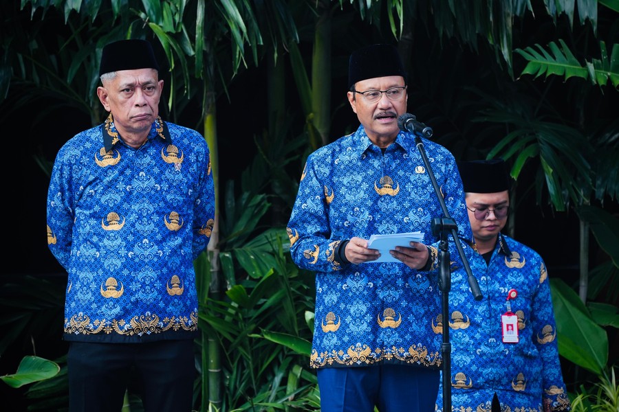 Pimpin Upacara Hari Keluarga, Gus Ipul Bacakan Puisi Berjudul Keluarga