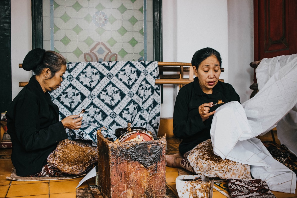 Menyelami Tradisi Ngopi Nusantara: Dari Seremoni Adat hingga Gelas Kaca Tebal