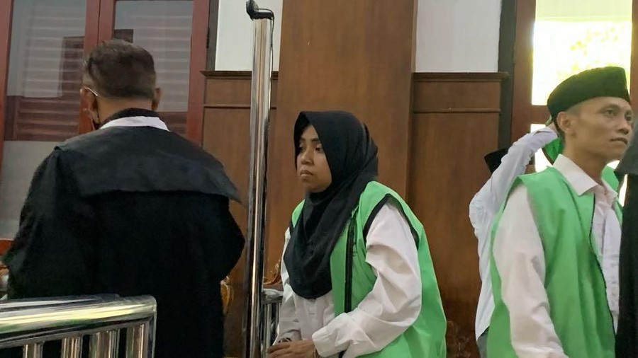 Aksi Nekat Wanita Surabaya Robohkan Rumah Dinas Rp 537 Juta Pakai Ekskavator