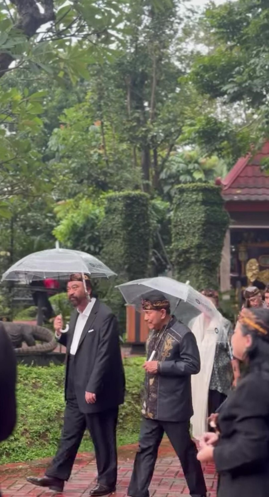 Surya Paloh Kunjungi Kraton Majapahit Jakarta, Disambut Hendropriyono