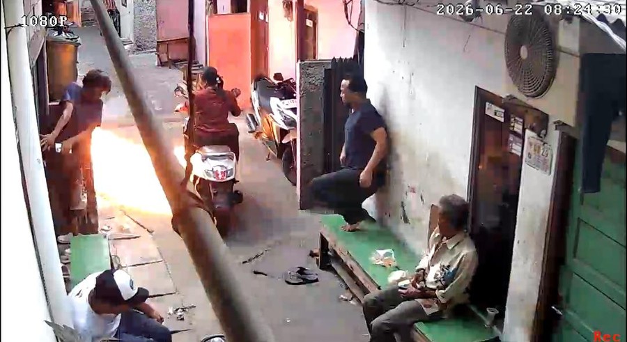 Kronologi Pelemparan Molotov di Gang Sempit Koja Terekam CCTV