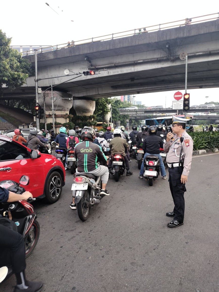 Kecelakaan di Cawang Sebabkan Kemacetan Parah di MT Haryono Arah Pancoran