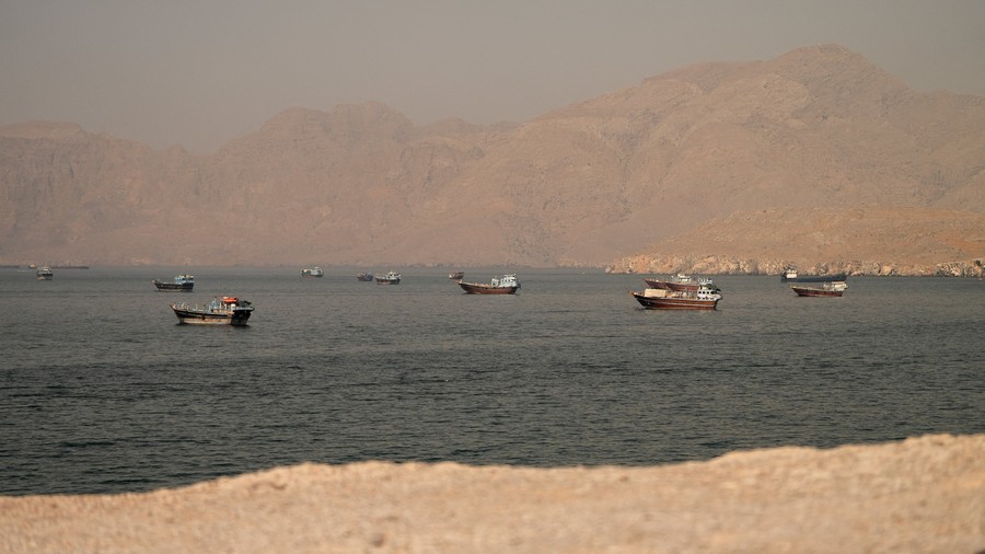 Iran Kembali Blokade Selat Hormuz, Sebut Israel Langgar Perjanjian dengan AS