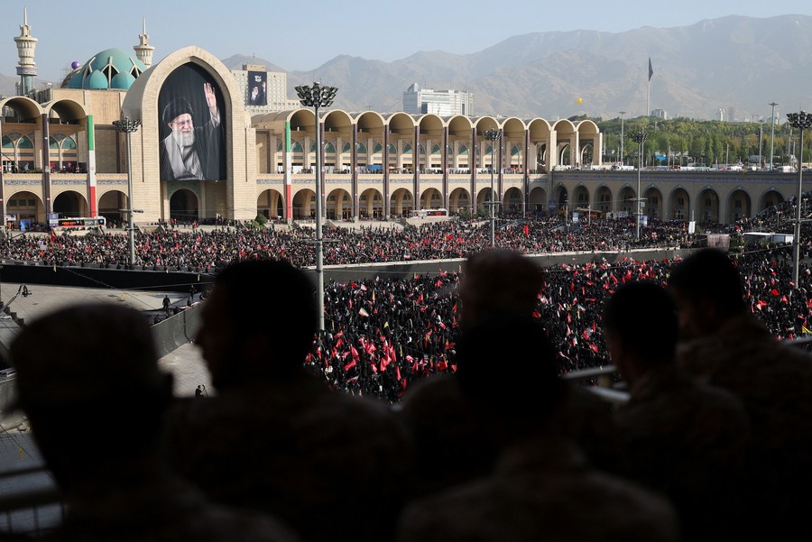 Iran Mulai Prosesi Pemakaman Khamenei, Ribuan Pelayat Padati Teheran