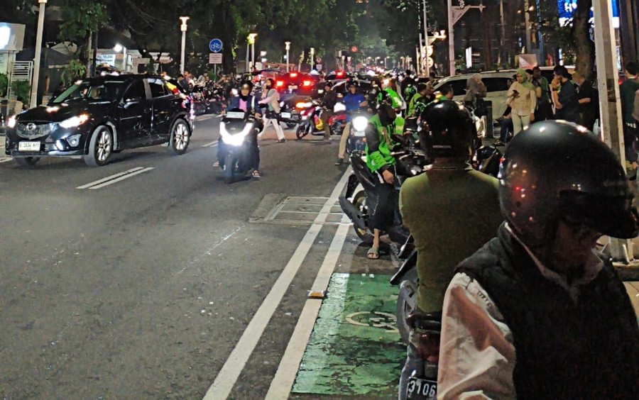Parkir Liar di Senopati Masih Marak Malam Ini Meski Sudah Ditertibkan Dishub