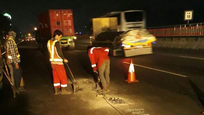 Ada Pekerjaan Jalan Ruas Tol Jakarta-Cikampek, Ini Jadwal & Lokasinya