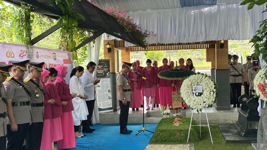 Ziarah Khidmat di Makam Giri Tama