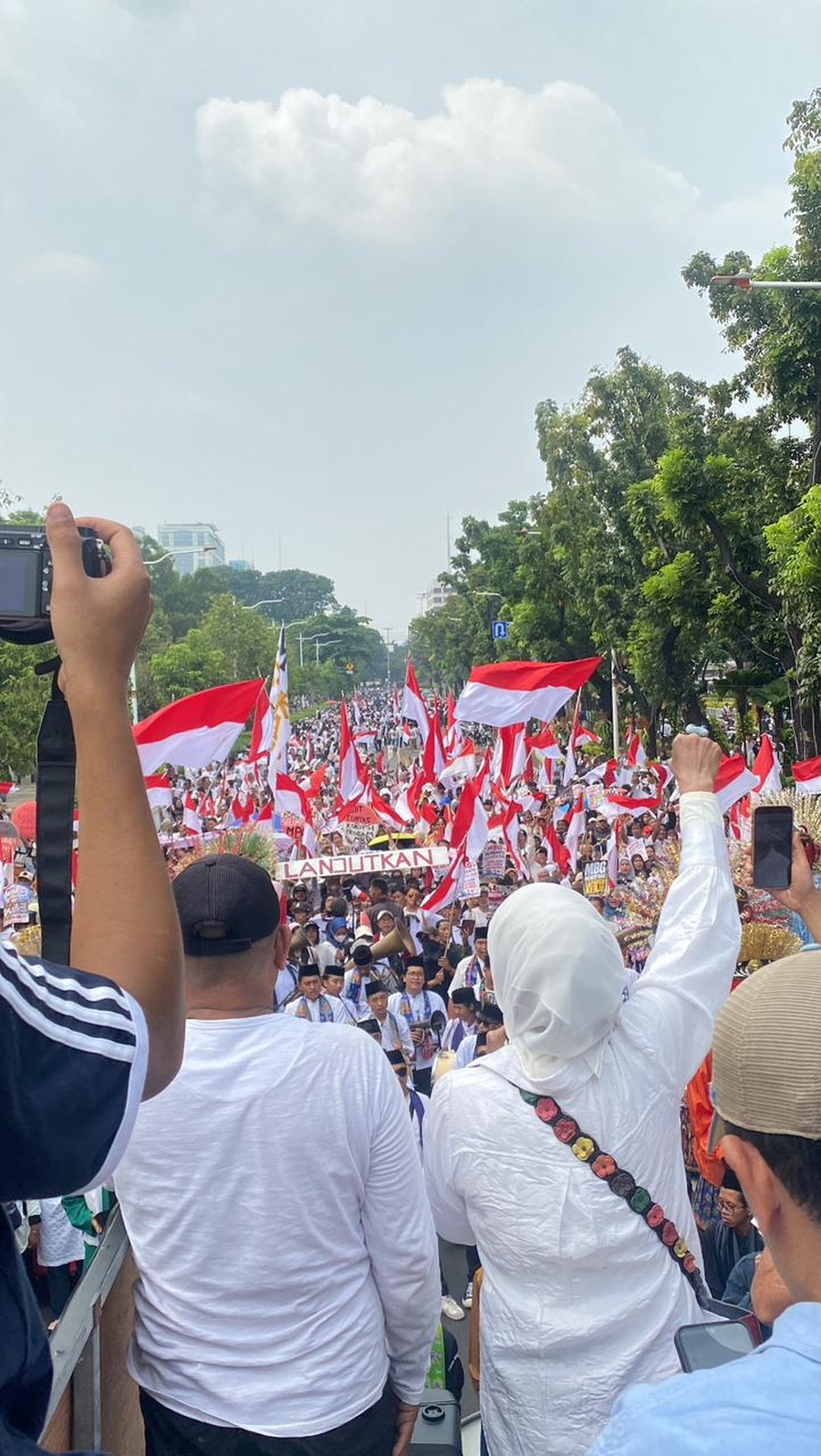 Massa Aliansi Masyarakat Jakarta Desak Program MBG Dilanjutkan dan Koruptor Ditindak Tegas