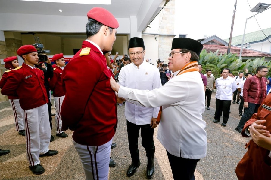 Air Mata Pramono Anung Pecah Saksikan Semangat Siswa Sekolah Rakyat
