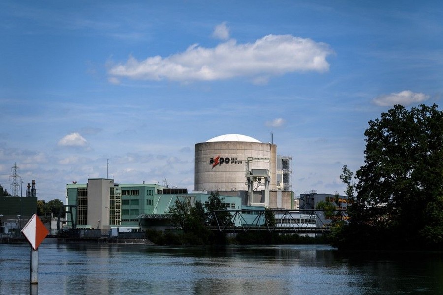 Swiss Matikan Reaktor Nuklir Imbas Gelombang Panas Ekstrem