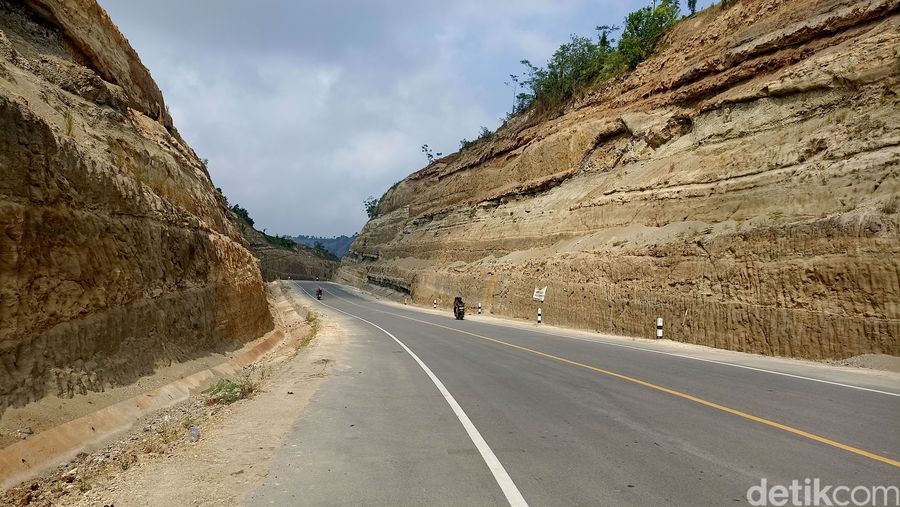Pesona Jalur Lingkar Selatan Brumbun-Sine
