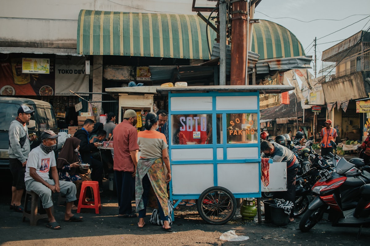 Jejak Hitam Sang Biji Ajaib: Sejarah Kopi Indonesia dari Cultuurstelsel hingga Third Wave Coffee