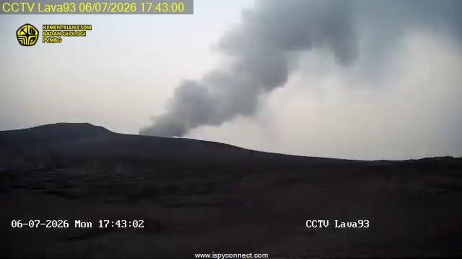 Gunung Anak Krakatau Kembali Muntahkan Abu Vulkanik, Kolom Asap Capai 150 Meter