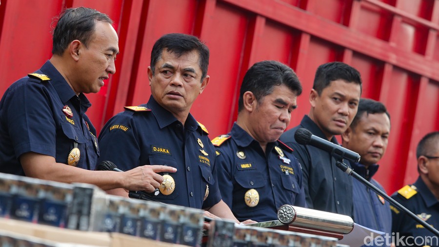 Penyelundupan Rokok Ilegal Digagalkan di Merak, Modus Samaran Pakan Ternak Diungkap