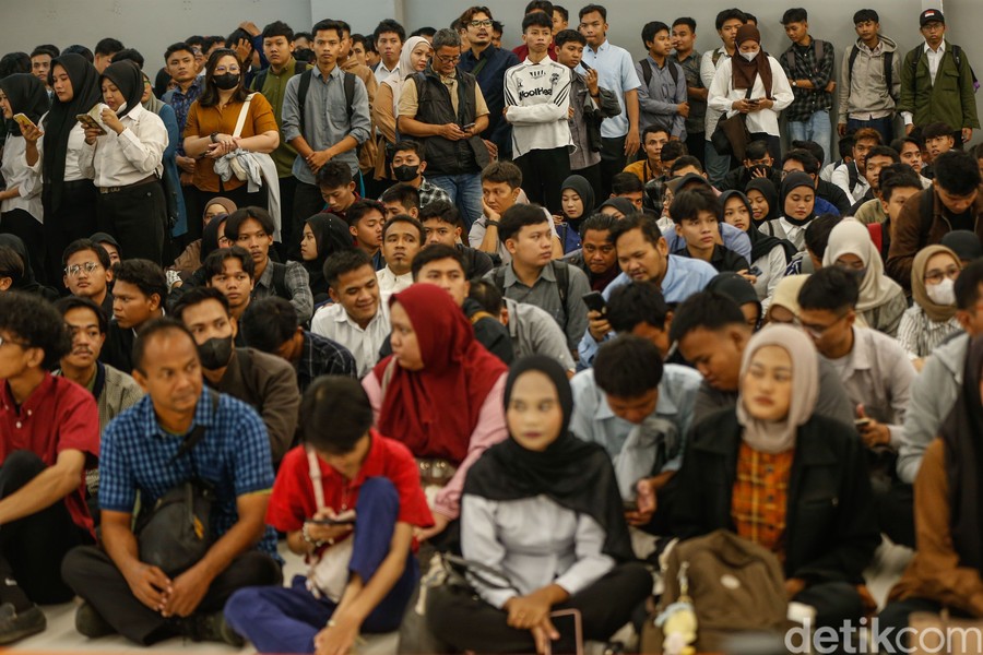Ribuan Pencari Kerja Serbu 5.000 Lowongan di Job Fair Bekasi