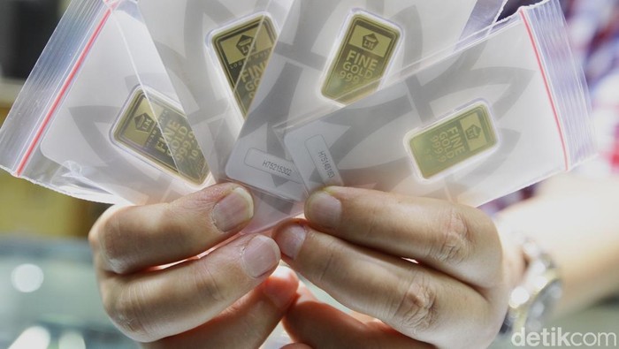 Harga Emas Antam Anjlok, Buyback Jatuh Rp 67.000 per Gram!