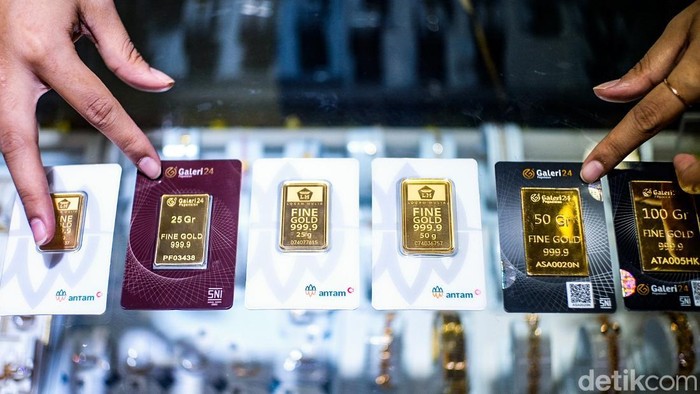 Harga Emas Antam Hari Ini Jatuh!