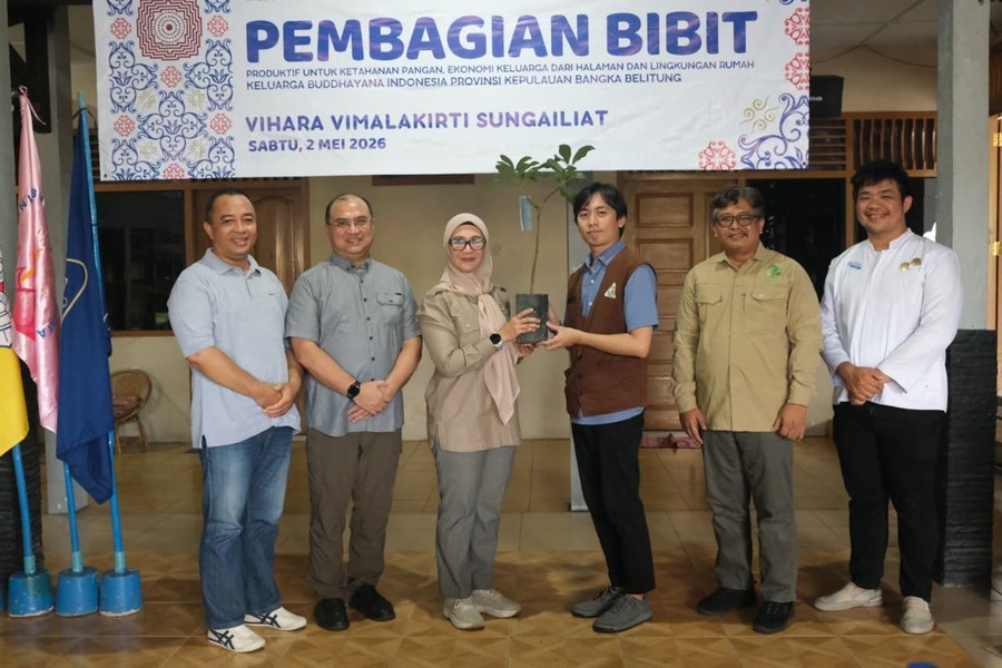 Politisi Gerindra Salurkan 5.000 Bibit Pohon dan Pupuk ke Warga Sungailiat