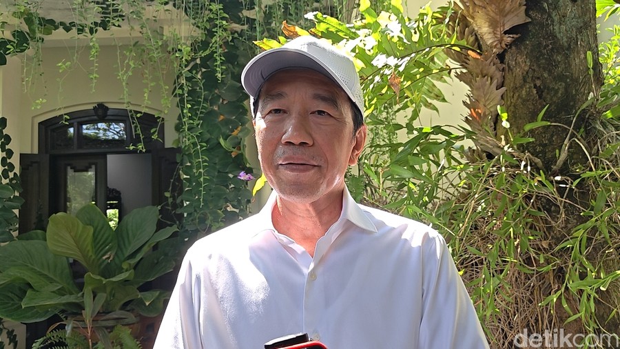 Beritadua.com, Jakarta - Roy Suryo dan dr Tifa segera menjalani sidang di Pengadilan Negeri Jakarta Timur (PN Jaktim) at