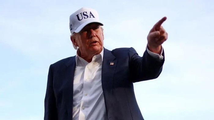 Trump Perintahkan SPBU Turunkan Harga BBM!
