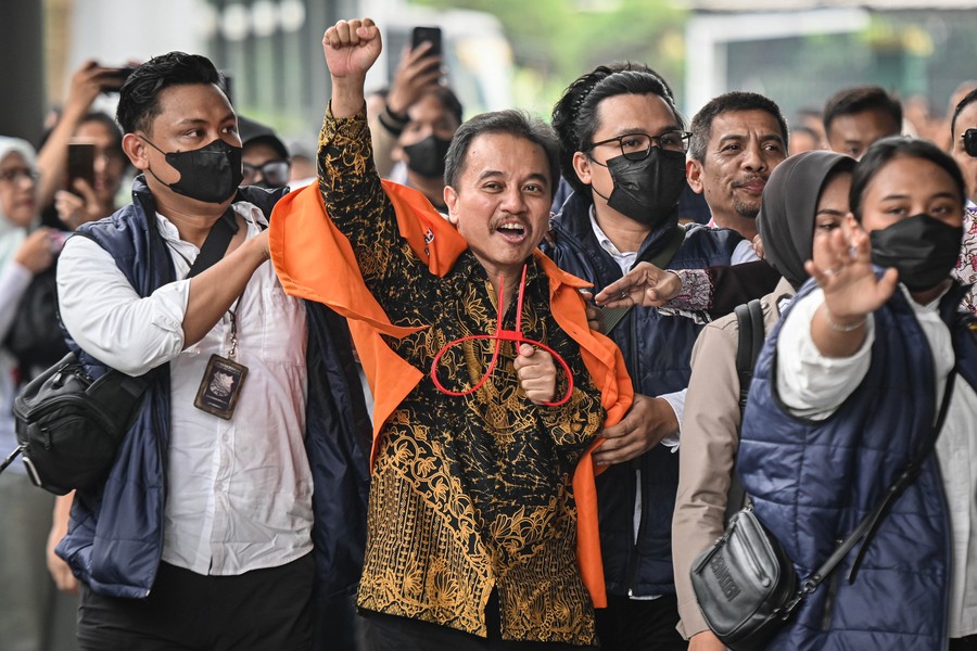 Roy Suryo dan Tifa Resmi Diserahkan ke Kejaksaan