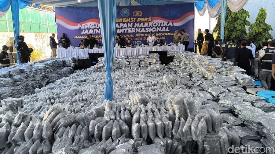 Bea Cukai Bongkar Jaringan Narkoba Internasional: 3,37 Ton Ganja Disita dari Gudang di Gresik
