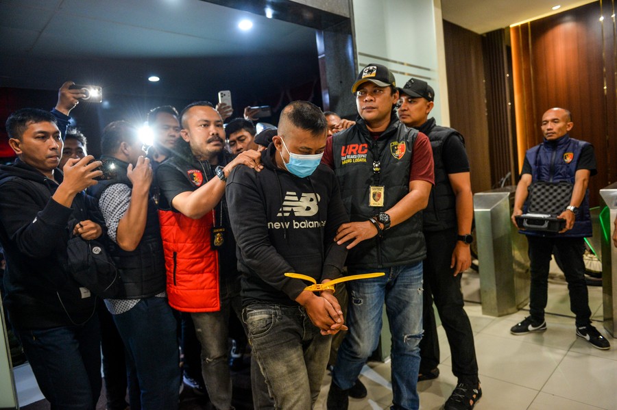 Bandung - Kepolisian Daerah Jawa Barat menggelar rangkaian rekonstruksi atas kasus dugaan penganiayaan dan penyekapan ya