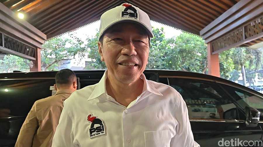 Jokowi Mulai Safari Nusantara, Kunjungi Lampung dengan Atribut PSI